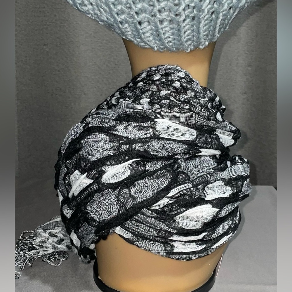 Reversible Scarf - Picture 3 of 6